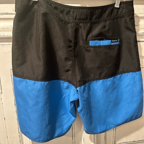 Ezekiel men’s swim/ board shorts - Picture 2 of 2